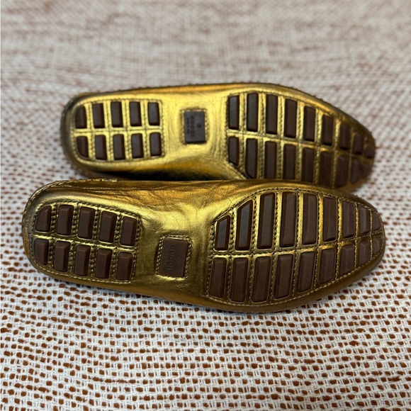 Authentic gold Gucci loafers - Picture 2 of 7